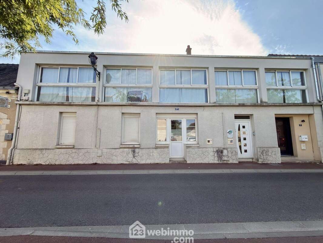 Appartement 176 m² à Maze  - photo 2