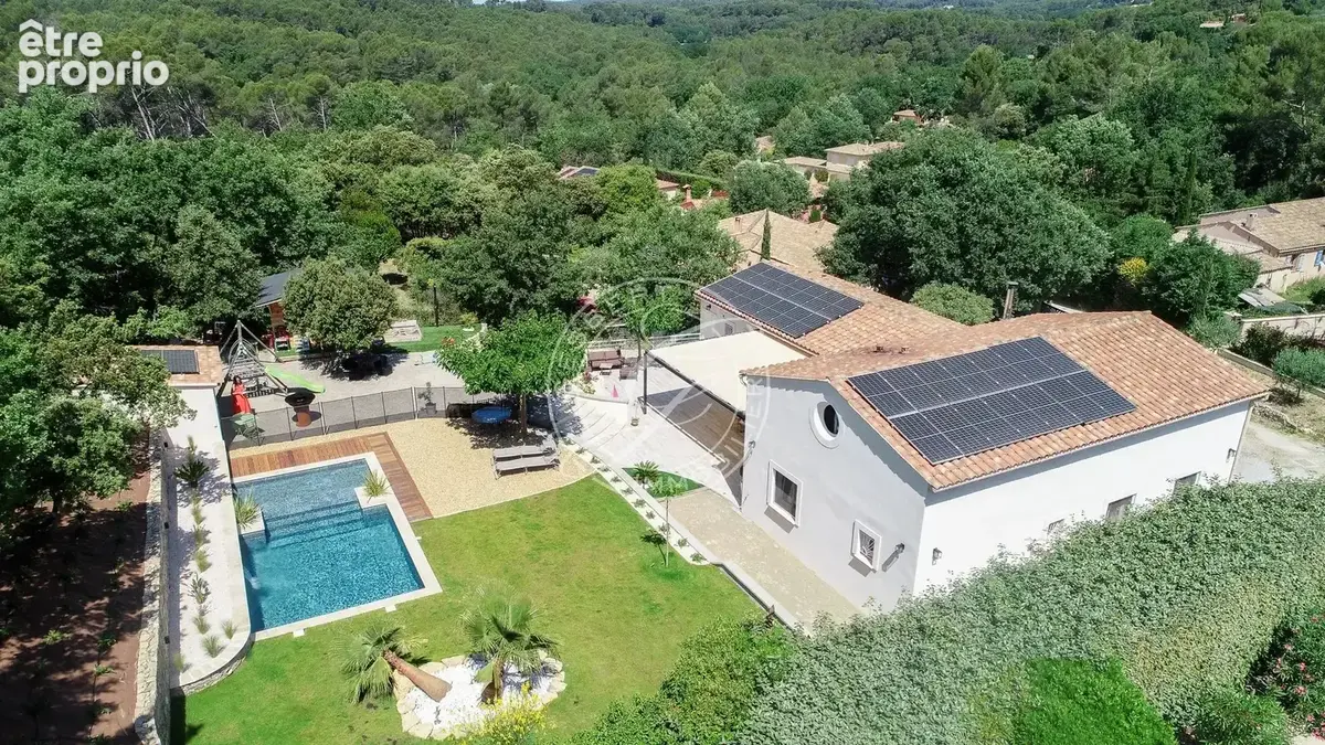 A vendre flayosc - villa  de 225 m2 avec piscine à pieds au village - photo 3