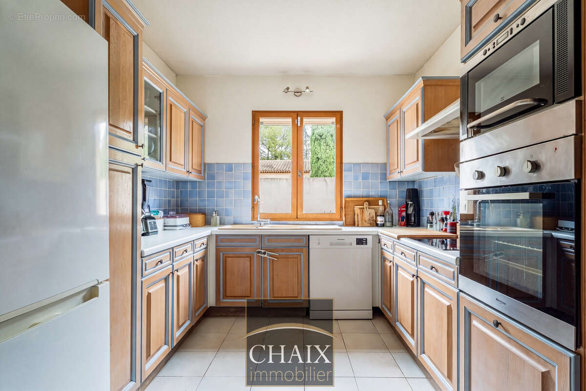 Aubagne   Dans un environnement résidentiel maison familiale de type 5 - photo 5
