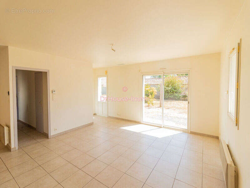 Maison 81 m² à Nalliers  - photo 2