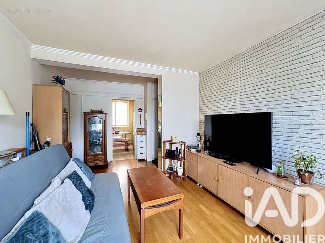 Photo 3 - Appartement à LE MESNIL-LE-ROI