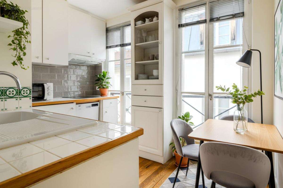 Appartement à PARIS-8E