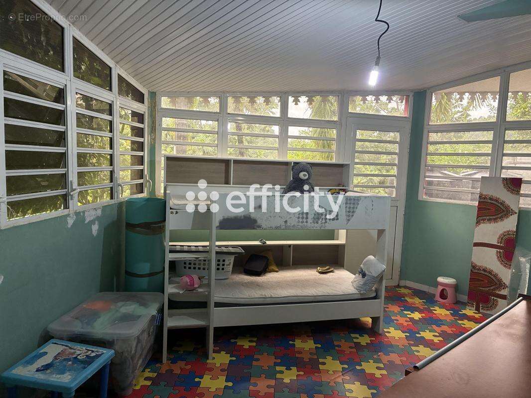 Maison 150 m² à Saint-Esprit  - photo 6