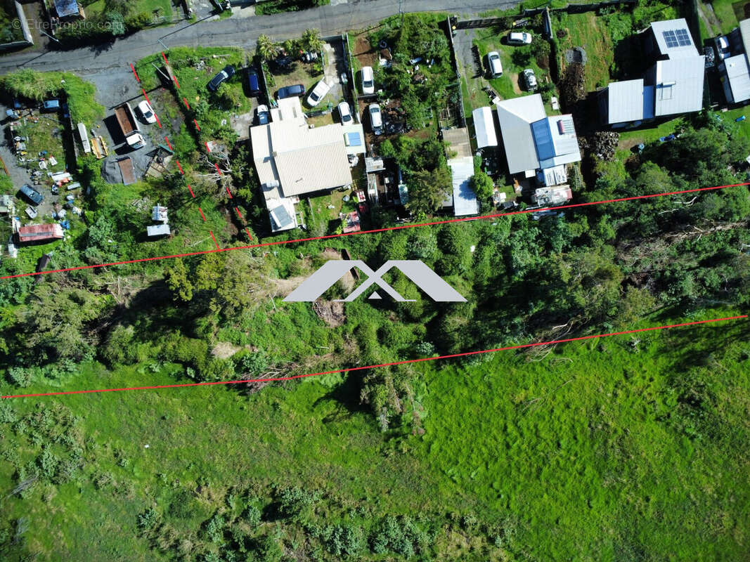 Terrain à SAINT-PIERRE