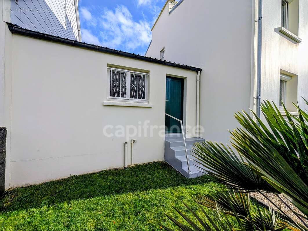 Maison en impasse dans quartier résidentiel, rez de chaussée à aménager, grand garage, à GUIPAVAS (29) - photo 18