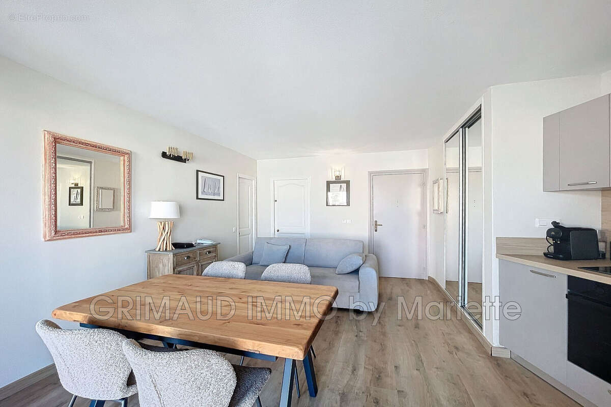 Appartement à GRIMAUD