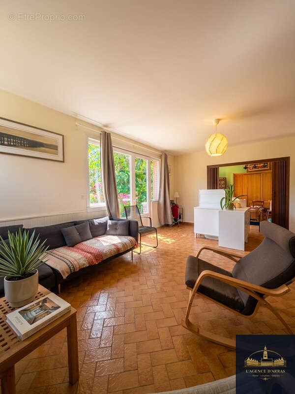 EXCLUSIVITÉ   Grande maison familiale de 210 m2 avec 6 chambres, jardin, à moins de 15 min à pied de la gare - photo 4