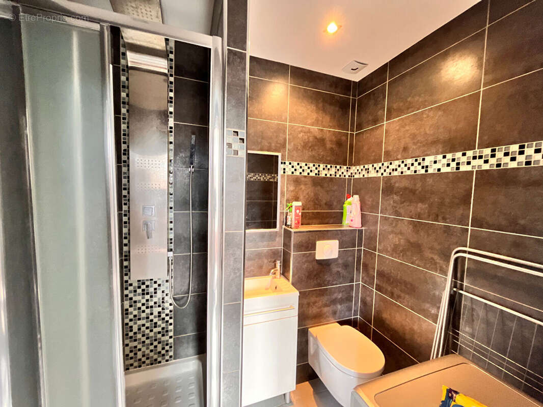 Appartement à COURBEVOIE