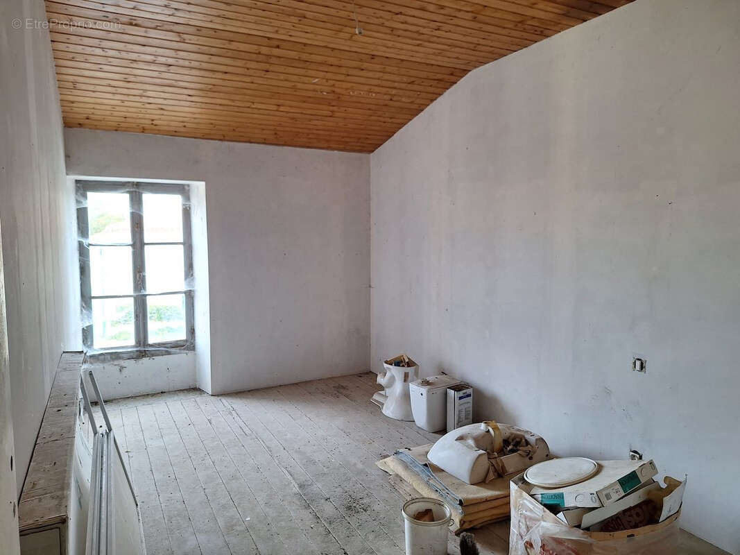 Jolie maison en pierre à rénover - photo 5