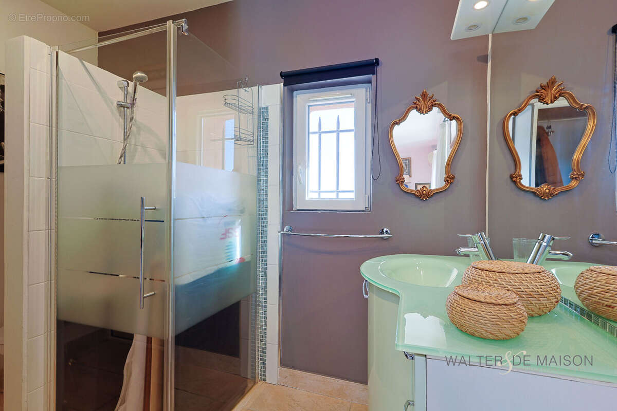 Appartement à LA CADIERE-D&#039;AZUR