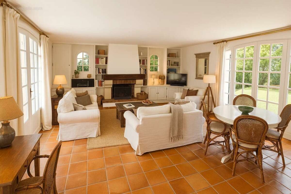 Maison à MANDELIEU-LA-NAPOULE