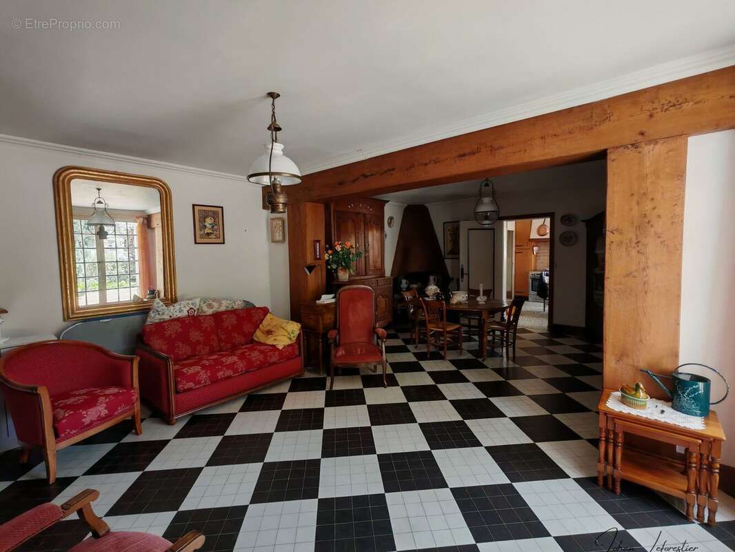 Maison à LE COUDRAY-MACOUARD
