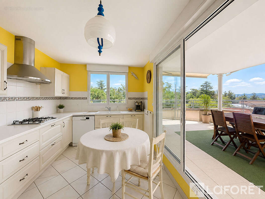 Charbonnière- Superbe appartement Toit Terrasse T5 - photo 4