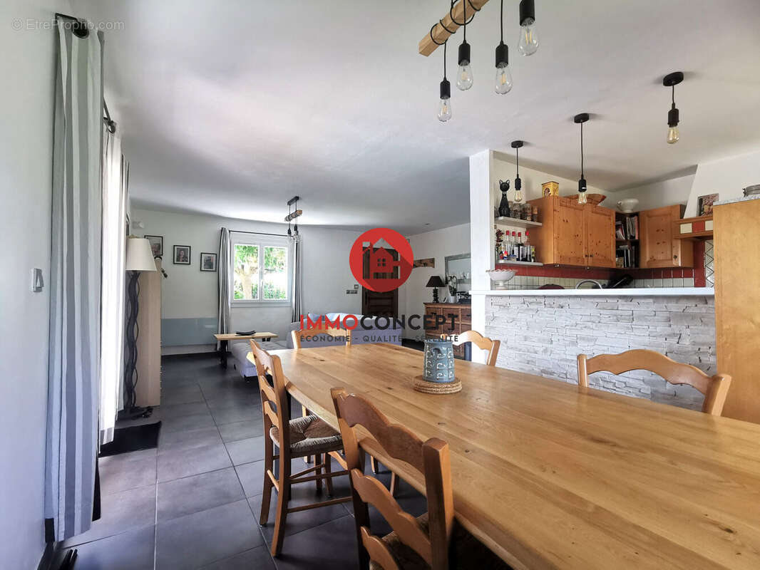 Maison 132 m² à Venejan  - photo 4