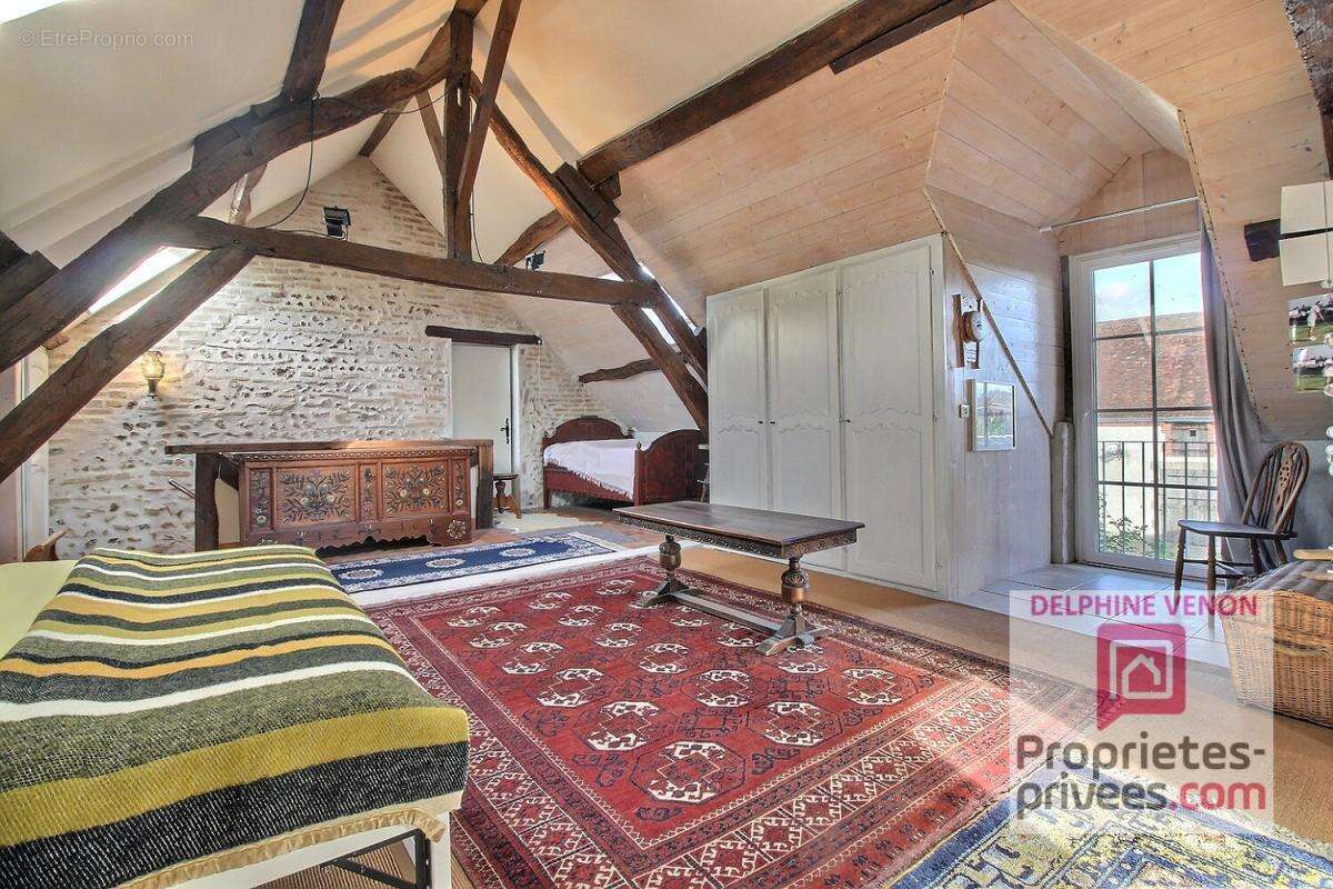 Exclusivité - Propriété avec beaucoup de cachet proche de Tigy ; Longère, Ecuries, piste d'entrainement, prés, bois et plan d'ea - photo 9