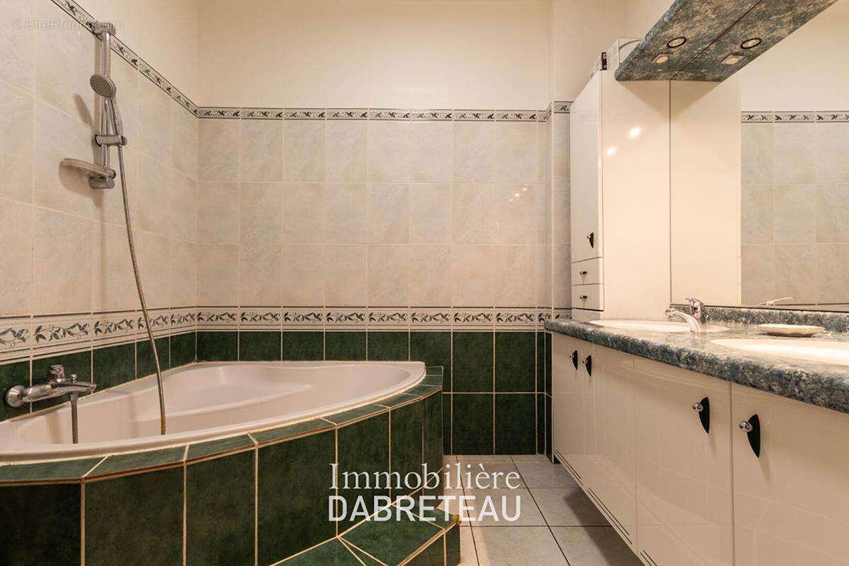 Appartement à LYON-6E