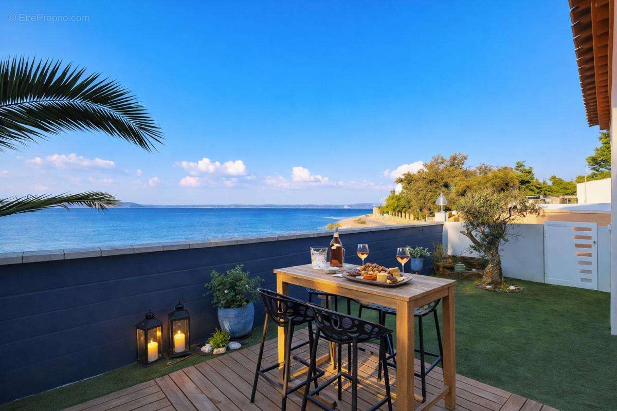 Maison à SAINT-MITRE-LES-REMPARTS