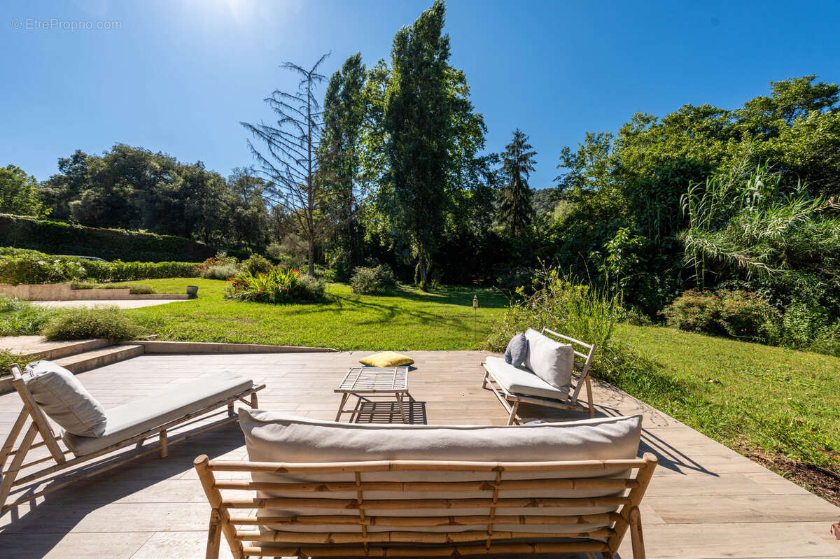 Appartement à LA COLLE-SUR-LOUP