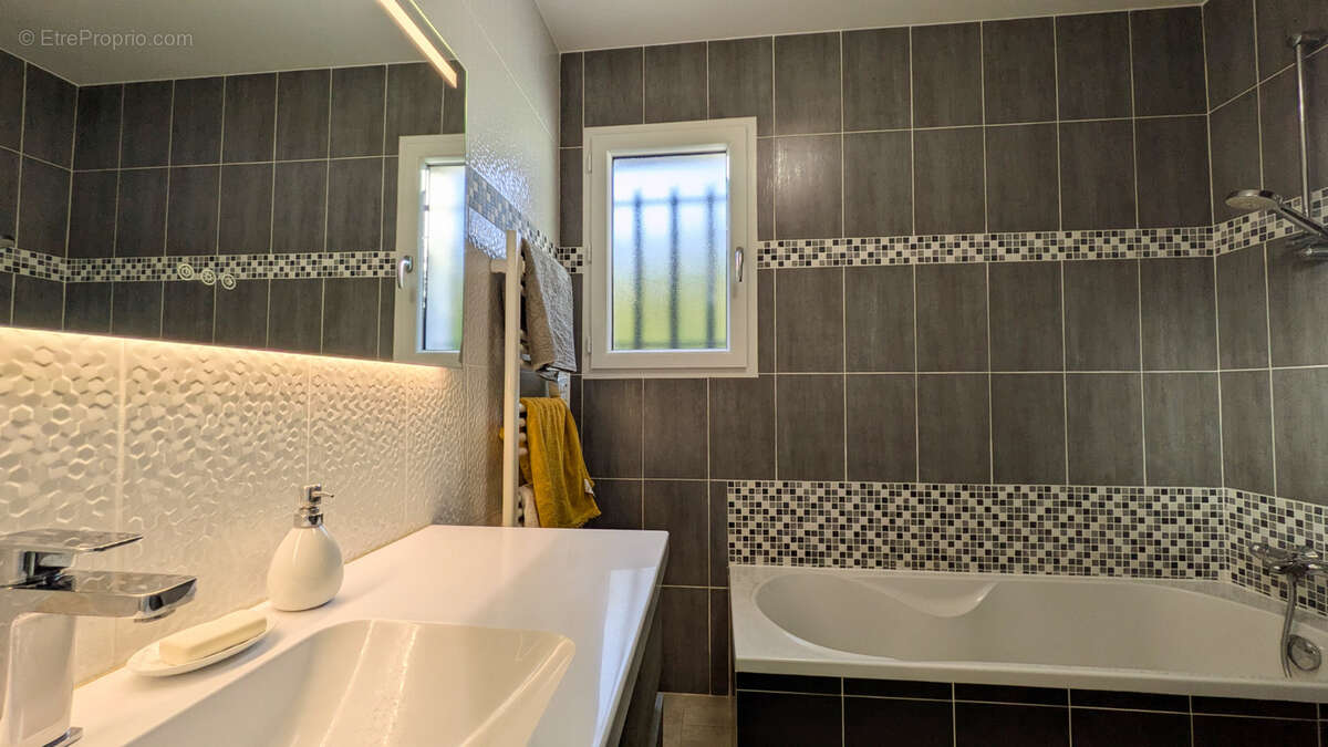 Maison à CUGES-LES-PINS