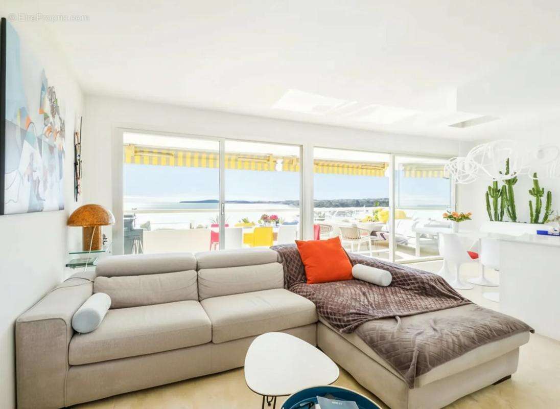 Appartement à VILLENEUVE-LOUBET