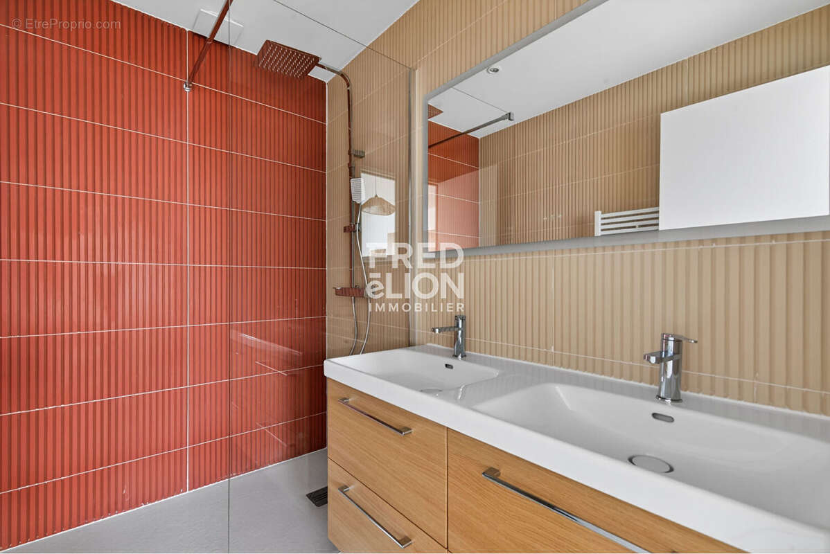 Appartement à PARIS-19E