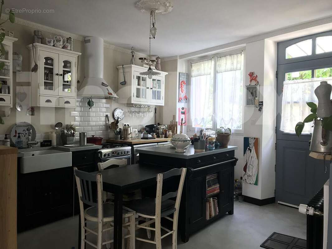 CUISINE - Maison à SAINT-GEREON