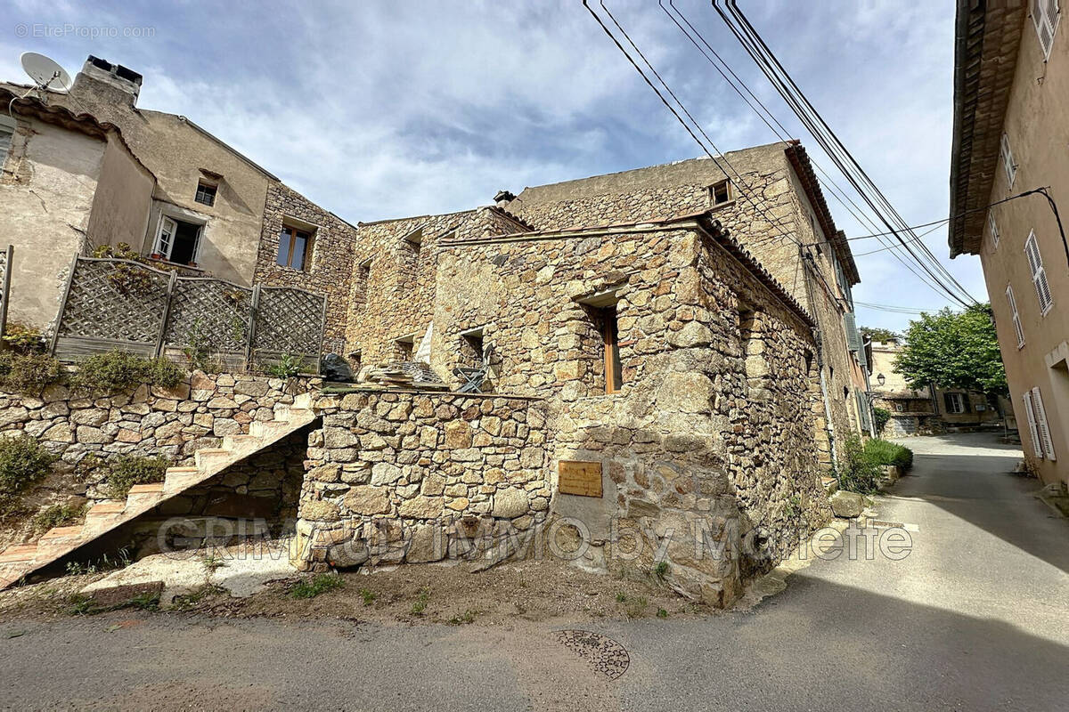 Maison à PLAN-DE-LA-TOUR