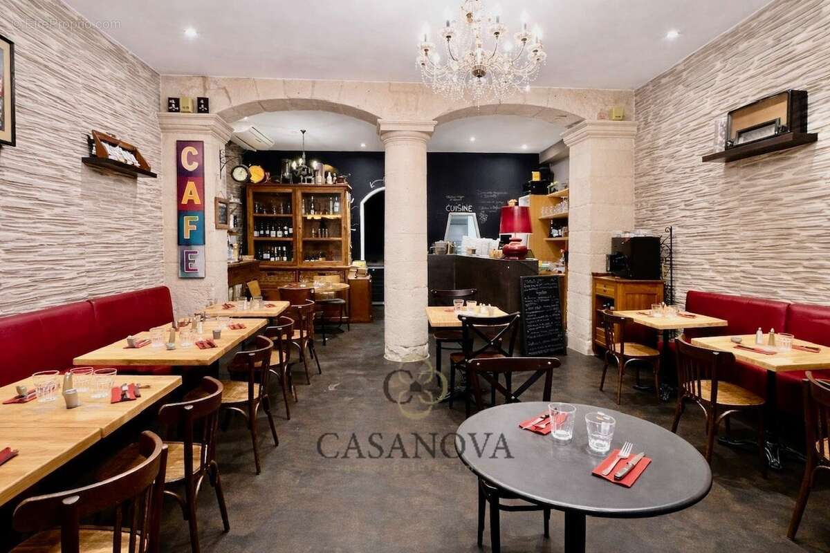 Fonds de commerce restaurant Montpellier Écusson  Place Sainte-Anne  Emplacement premium avec terrasse - photo 3