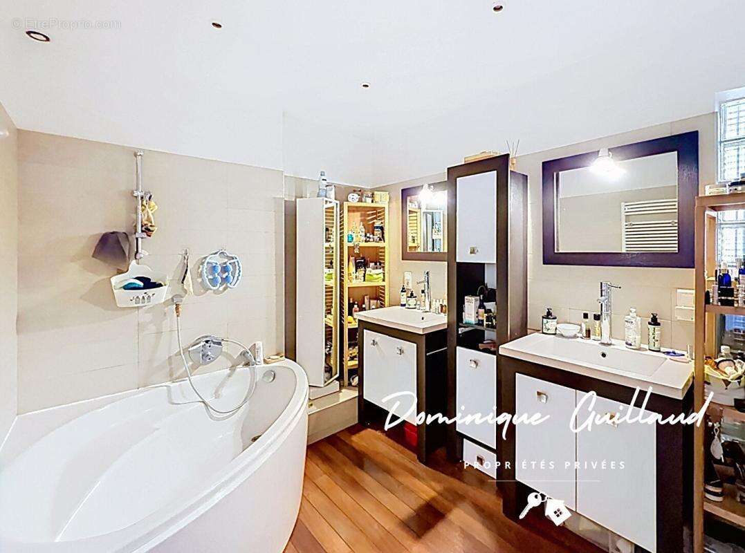 Nîmes Arènes -Duplex 5 piècès 173 m2 avec terrasse et loggia de 50m2 - photo 13