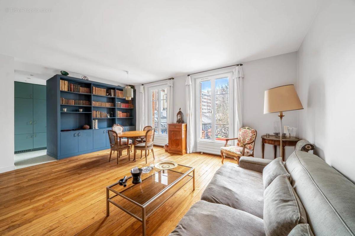 Appartement à PARIS-14E