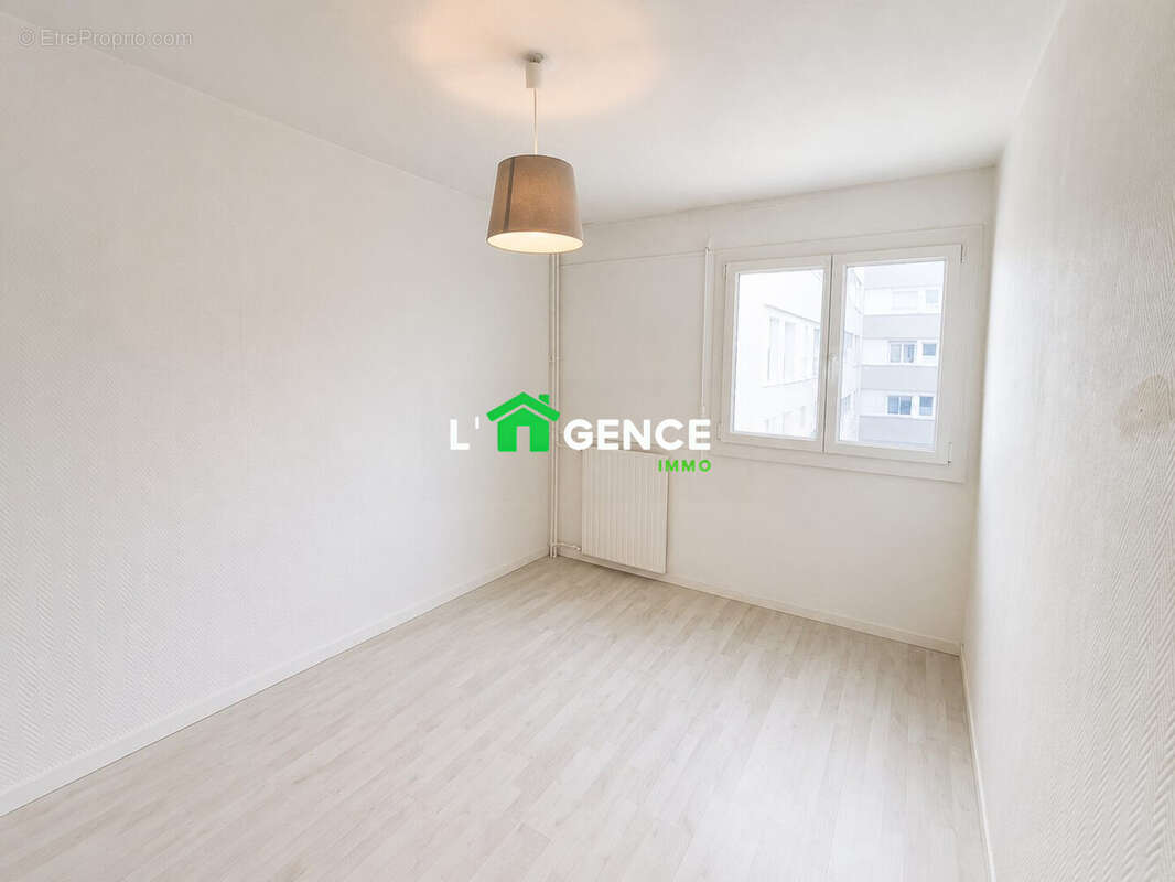 Appartement 4 pièces 81 m² à vendre à Martigues (13500) - photo 4