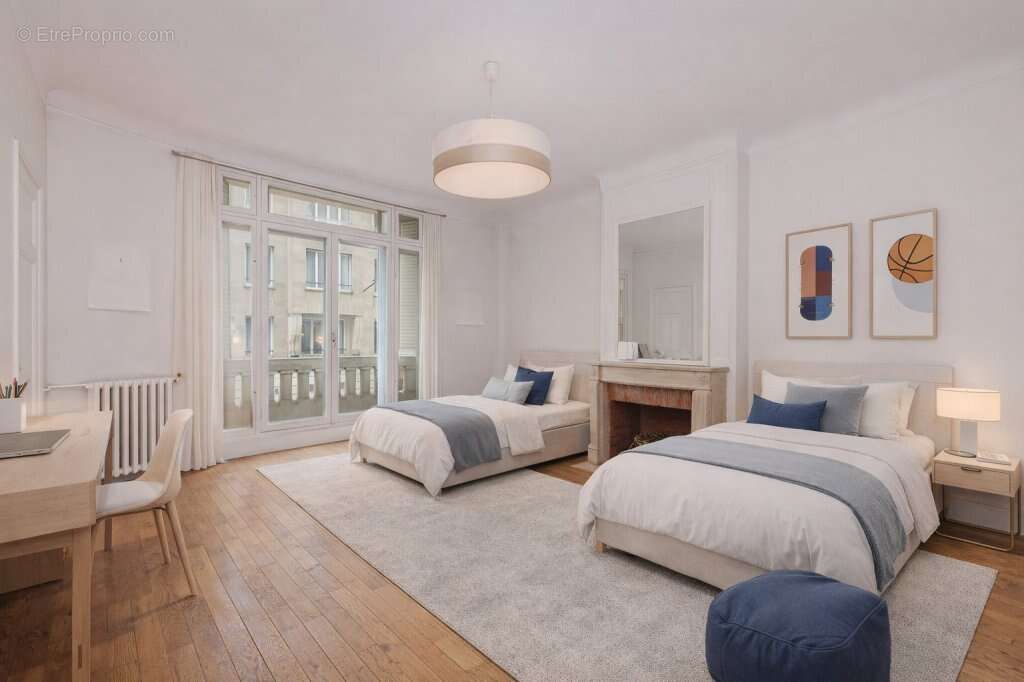 Appartement à PARIS-16E