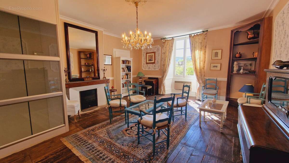 Hôtel de charme dans un cadre magnifique au bord de la rivière - photo 3
