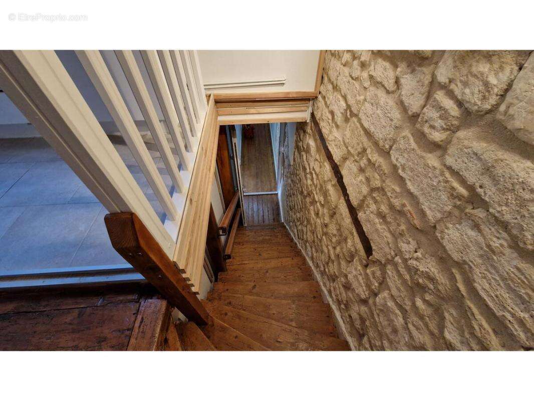 Appartement à FLEURINES