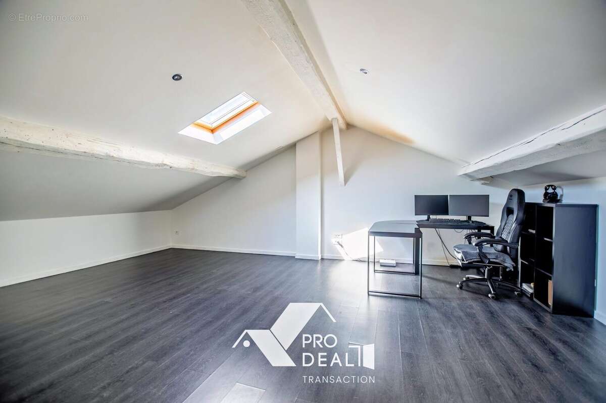 Appartement à SAINT-DENIS-LES-BOURG