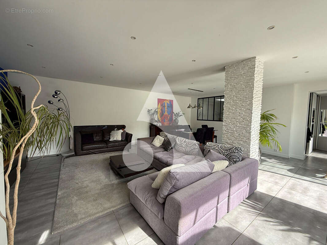 Maison à SAINT-MAUR-DES-FOSSES