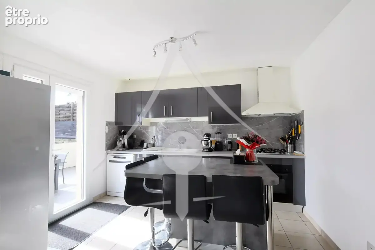 Maison de village T6 - Garage - Piscine - Jardin - Dépendance à LAVERNOSE-LACASSE - photo 3