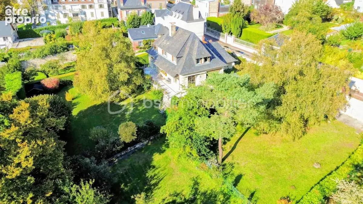 Plein centre, maison familiale av 5 ch sous-sol et jardin clos arboré ! - photo 2