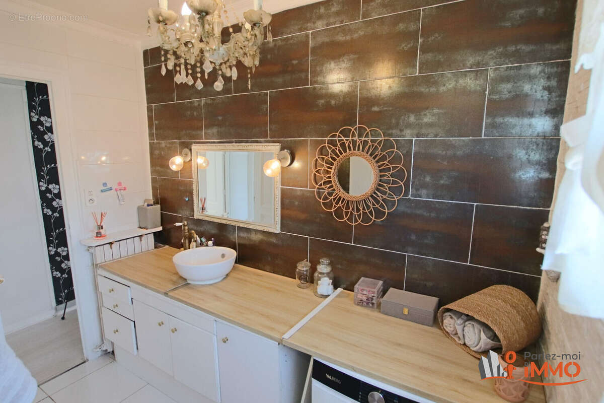 Maison 220 m² à Saint-Georges-Haute-Ville  - photo 9