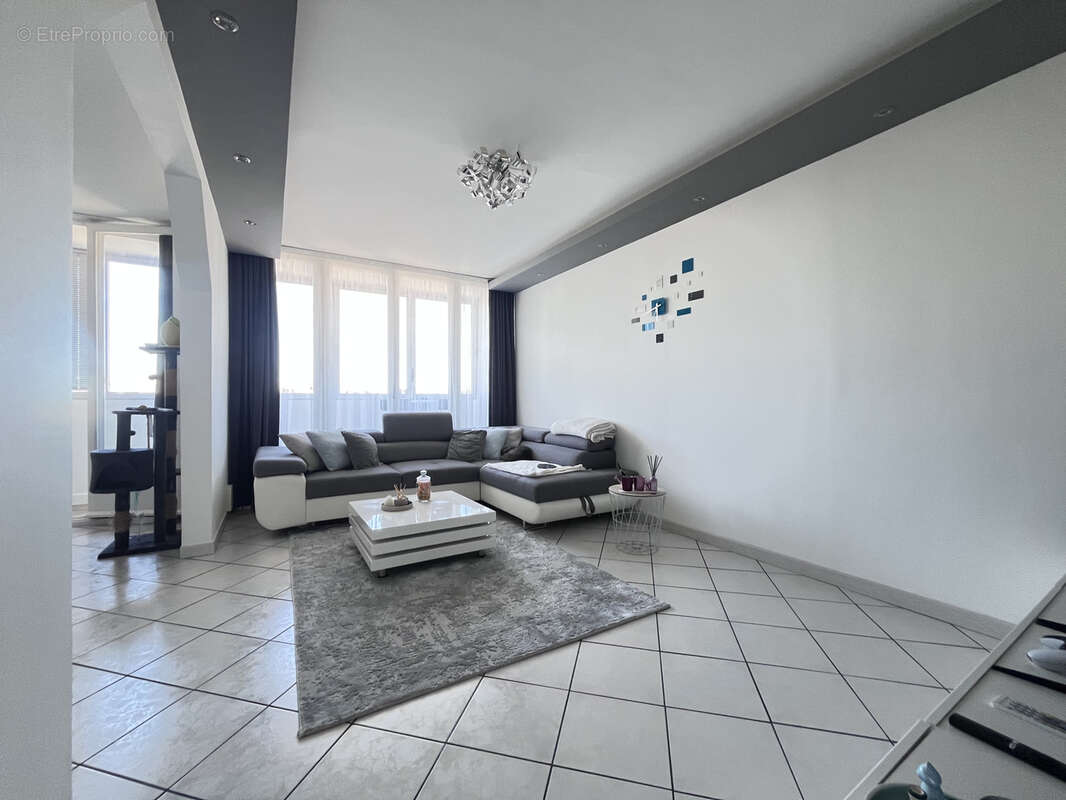 Appartement à SAINT-ETIENNE