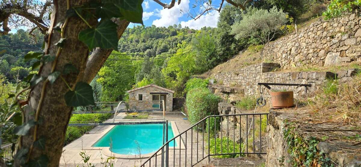 Maison à SAINT-PIERRE-SAINT-JEAN