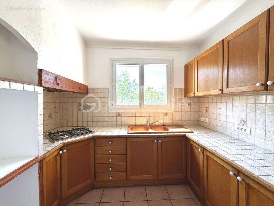 Rare à la vente : propriété avec dépendance indépendante à Saint-Saturnin-les-Apt - photo 12