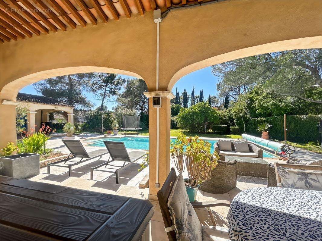 Maison à ROQUEBRUNE-SUR-ARGENS