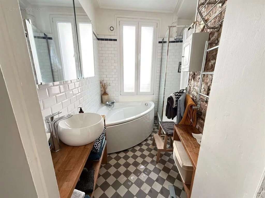 Appartement à PARIS-20E