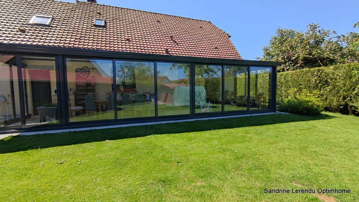 Une maison clé en main avec véranda contemporaine et possibilité de vivre de plain-pied. – 2 garages – Terrain 807 m² – Saint-Ou - photo 6