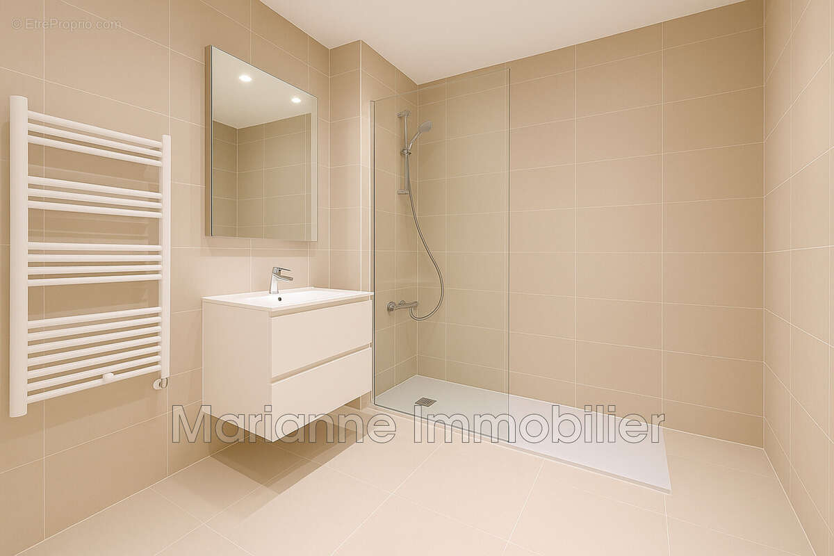 Appartement à GARONS