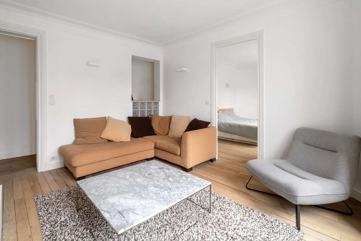 Appartement à PARIS-17E