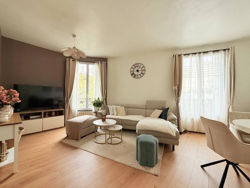 Appartement à LES LILAS