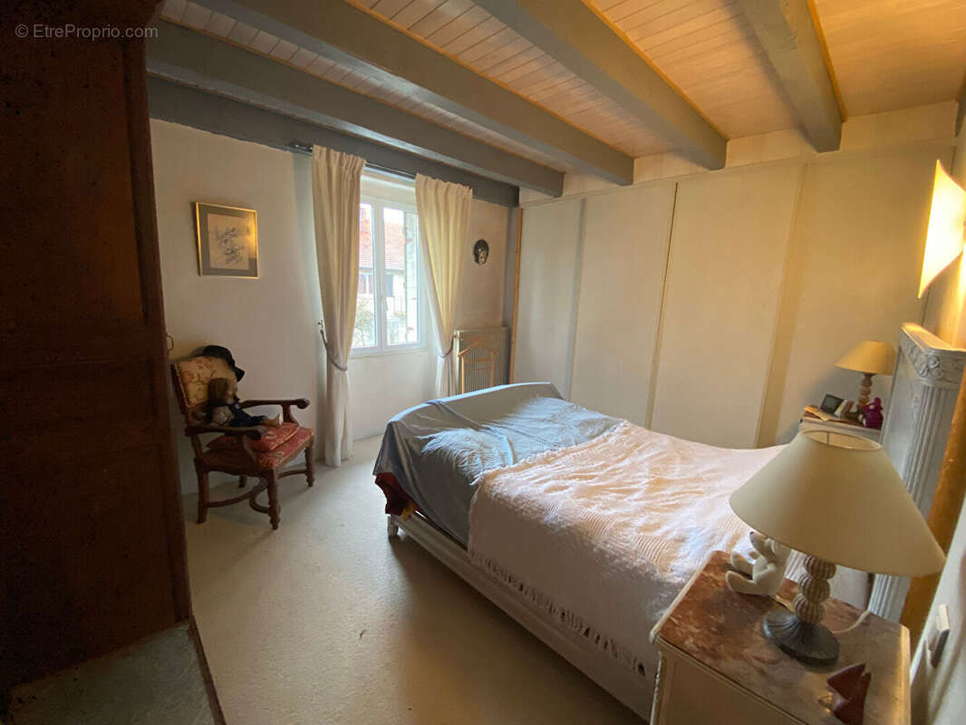 Maison à VAIVRE-ET-MONTOILLE