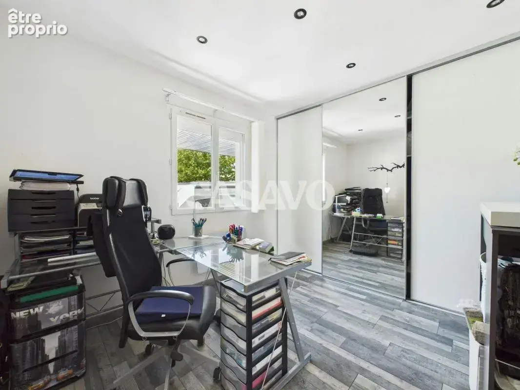 Vente Maison 8 pièces de 189m² - 69300 Caluire-et-Cuire - photo 9